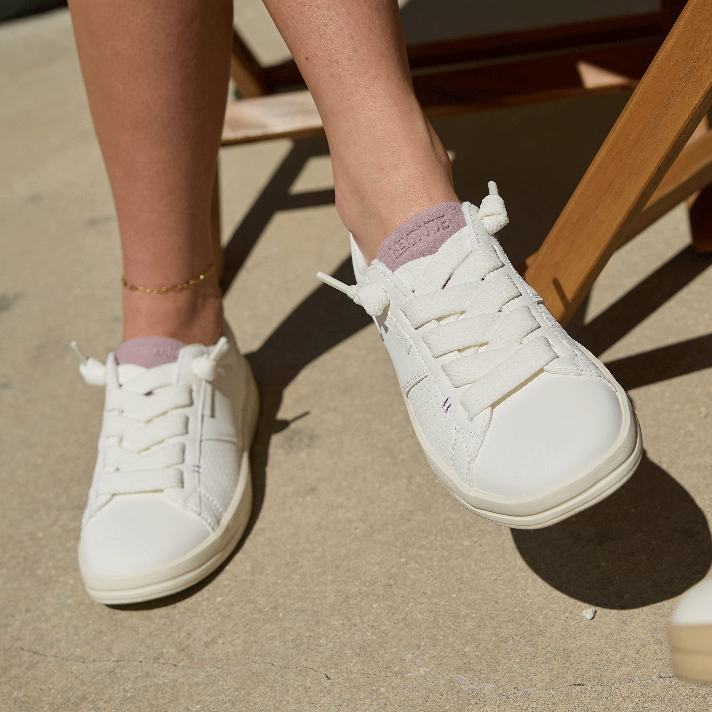 Women's shoes